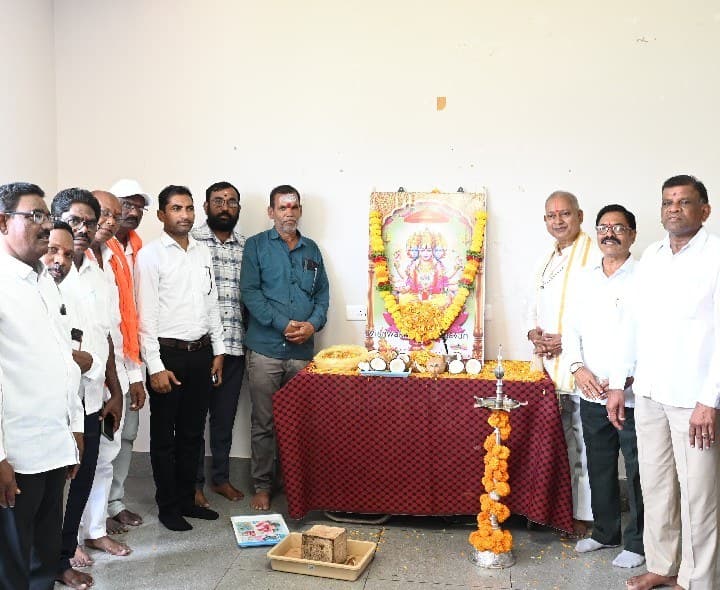 నిర్మల్ కలెక్టరేట్ లో విశ్వకర్మ జయంతి వేడుకలు - Udayam