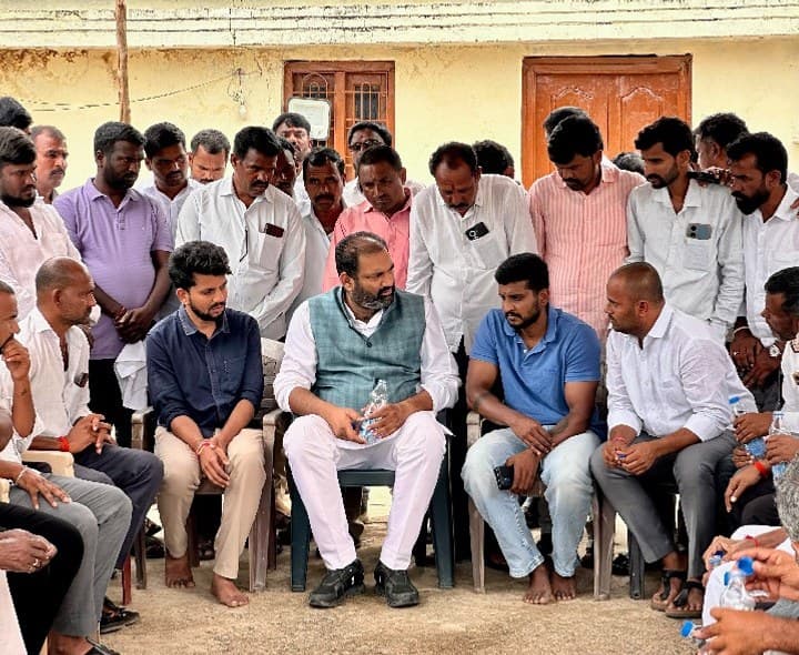 రోడ్డు ప్రమాద మృతుల కుటుంబాలకు ఎమ్మెల్యే పరామర్శ - Udayam