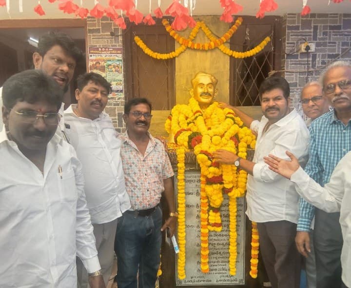 గుర్రం జాషువా తన సాహిత్యంతో వెలుగులు పంచారు - Udayam