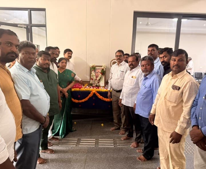 ఐలమ్మ స్ఫూర్తితో ముందుకు సాగాలని అదనపు కలెక్టర్ పిలుపు - Udayam