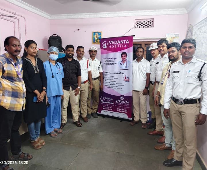 పీఎం పాలెం ట్రాఫిక్ పోలీస్ స్టేషన్ సిబ్బందికి CPR పై ప్రాక్టికల్ అవగాహన - Udayam