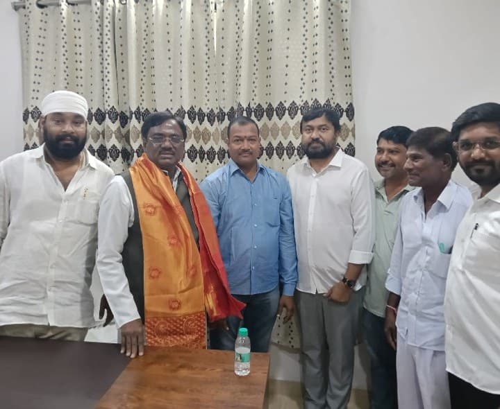 కాంగ్రెస్ పార్టీ బలోపేతానికి కలిసి పని చేయాలి - Udayam