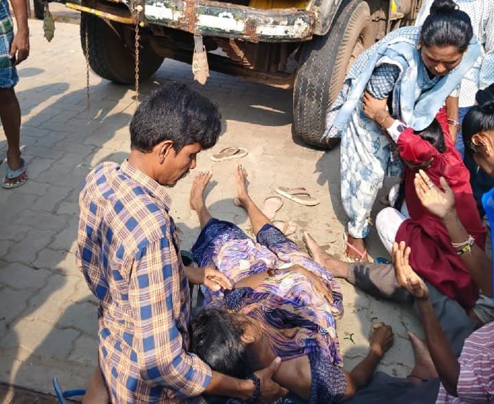 విశాఖ జాతీయ రహదారిపై మహిళ మృతి - Udayam