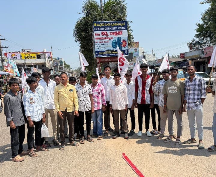 ఎన్నికల్లో ఎస్ఎఫ్ఐ ఘన విజయం - Udayam
