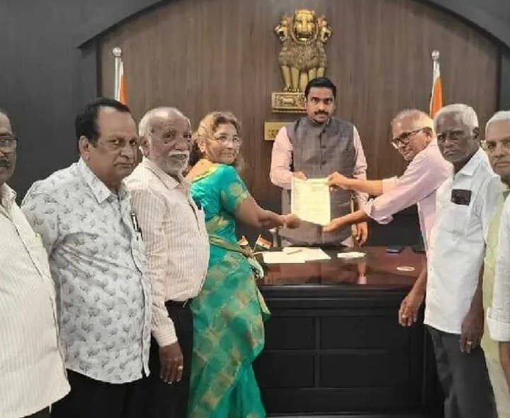 ముగిసిన పెన్షనర్ల 24 గంటల ధర్నా - Udayam