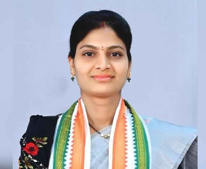 పింఛన్ ఇప్పిస్తామని డబ్బులు అడిగితే ఫిర్యాదు చేయాలి - Udayam