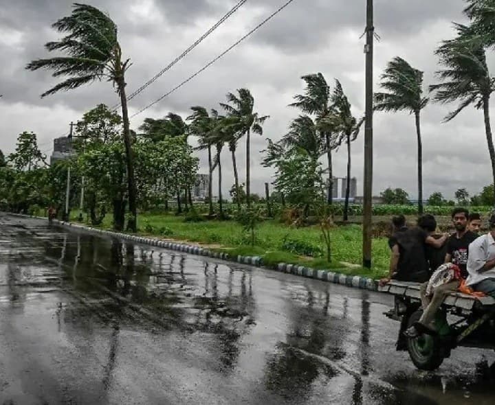 తొలి తుఫాన్.. భారీ వర్షాలకు ఛాన్స్ - Udayam