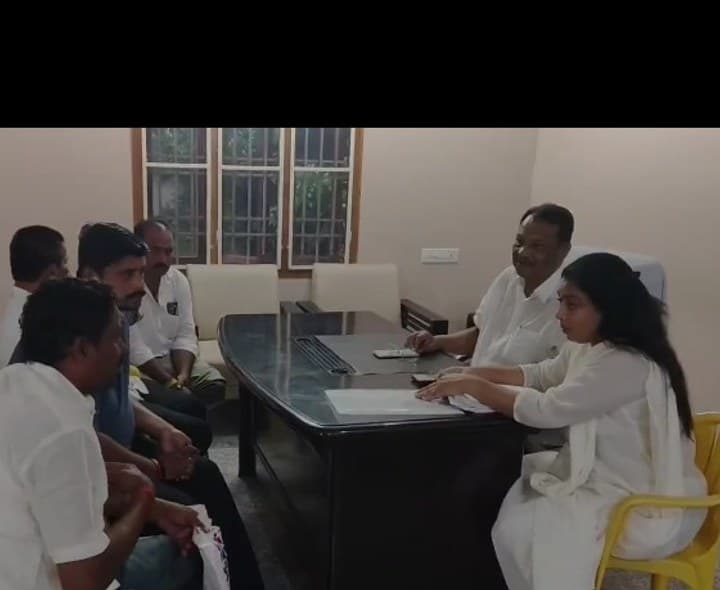 సీఎం సహాయ నిధి కావాలని వినతులు: ఎమ్మెల్యే - Udayam