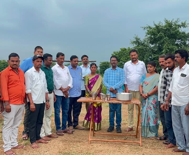 గుడి తండాలో అన్నదాన కార్యక్రమాలకు స్టీల్ ప్లేట్లు - Udayam