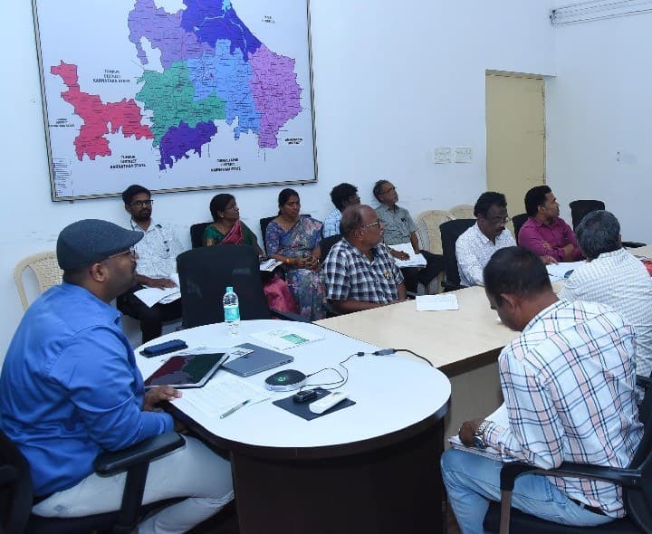 చెరువుల ఆక్రమణలపై సమగ్ర నివేదికలు ఇవ్వాలి - Udayam