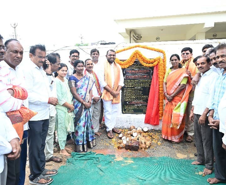 కరీంనగర్లో అభివృద్ధి పనులకు శ్రీకారం - Udayam