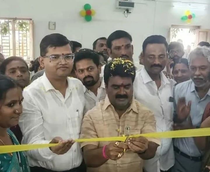 ఖాదీ ట్రైనింగ్ సెంటర్ ను ప్రారంభించిన కలెక్టర్, ఎమ్మెల్యే కూన - Udayam