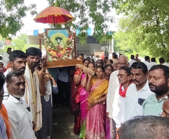పౌర్ణమి సందర్భంగా శ్రీ లక్ష్మీనరసింహస్వామి ఆలయంలో గిరి ప్రదక్షిణ - Udayam