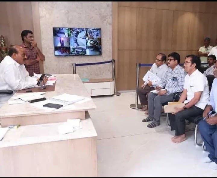 విద్యుత్ అంతరాయం లేకుండా చర్యలు చేపట్టాలి: మంత్రి - Udayam