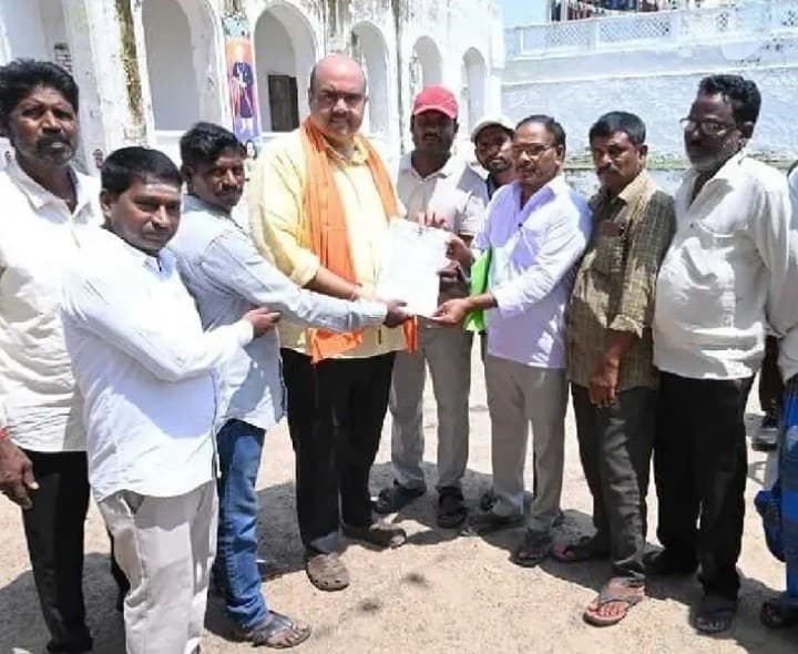నాయీబ్రాహ్మణుల సమస్యలు పరిష్కరించాలి - Udayam
