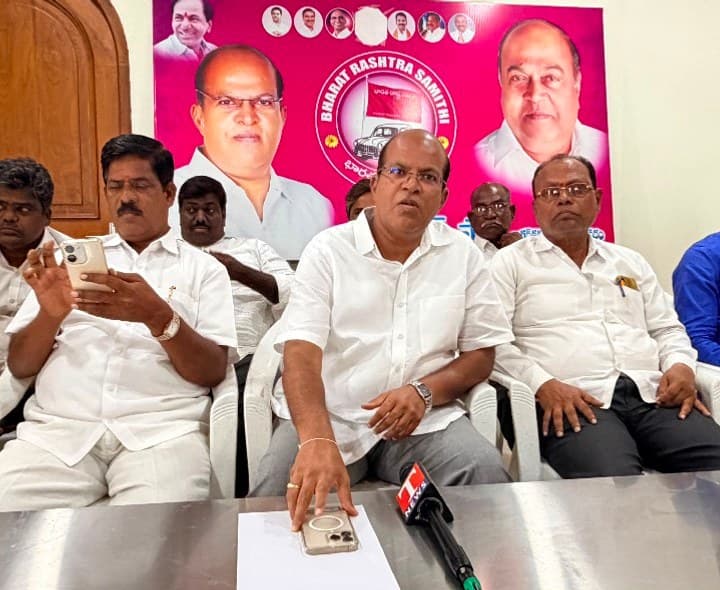 రైతుల ఆందోళనల్లో ఎమ్మెల్యే పాల్గొనాలి - Udayam