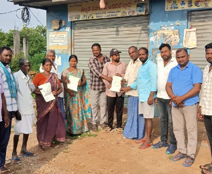 గోవింద్ పల్లి గ్రామంలో సీఎం సహాయనిధి చెక్కుల పంపిణీ - Udayam