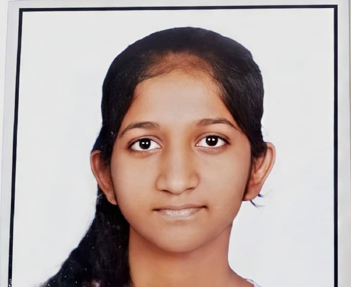 అక్క బాటలో చెల్లి.. ఎంబీబీఎస్ సీటు - Udayam