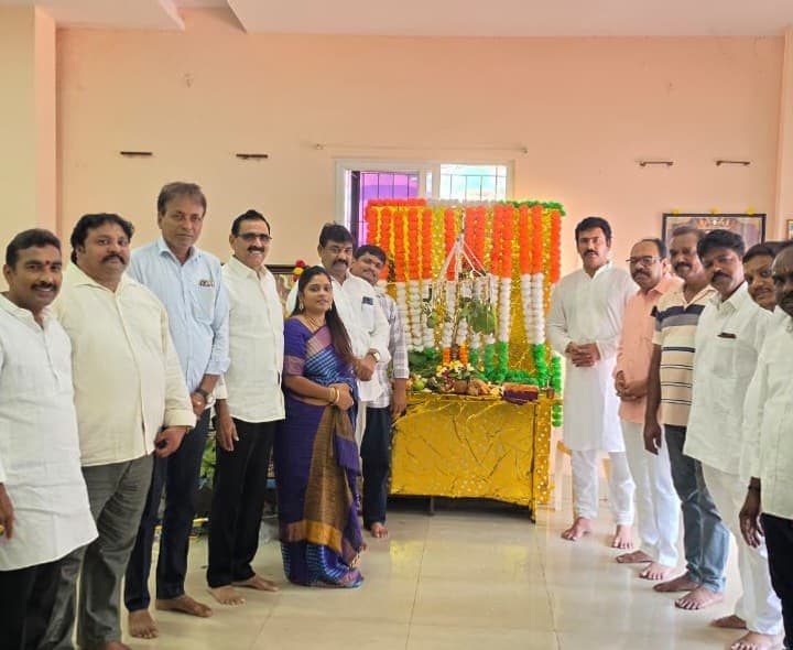 వైఎస్సార్ కాంగ్రెస్ పార్టీ జిల్లా కార్యాలయంలో ఘనంగా వినాయక చవితి వేడుకలు - Udayam