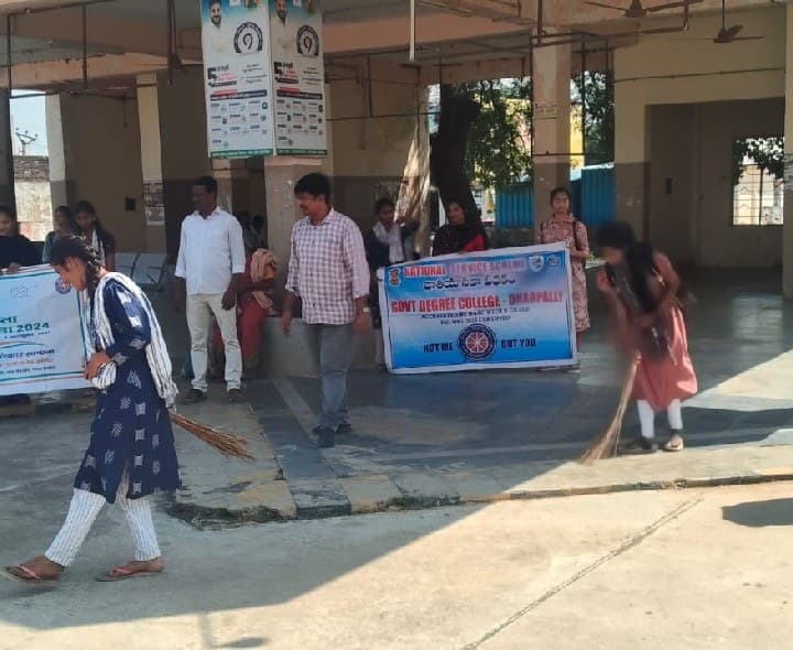 ధర్పల్లిలో స్వచ్ఛభారత్ కార్యక్రమం.. పరిసరాల పరిశుభ్రతపై అవగాహన - Udayam