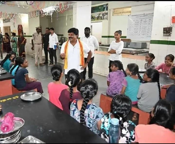 గురుకుల పాఠశాలను తనిఖీ చేసిన ఎమ్మెల్యే - Udayam