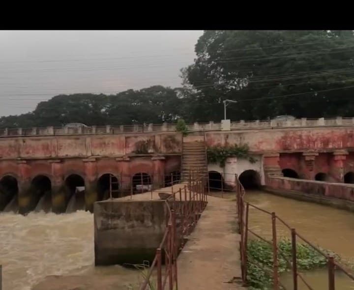 పశ్చిమ డెల్టాకు సాగునీరు విడుదల - Udayam