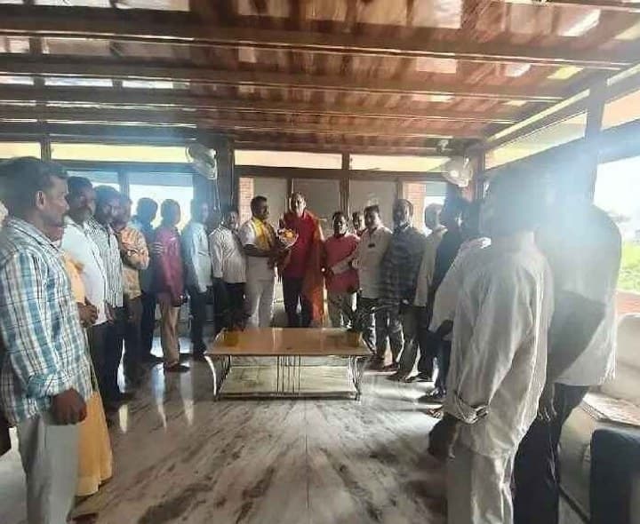 చిన్న శ్రీనుకు జిందాల్ కార్మికుల విజ్ఞప్తి - Udayam