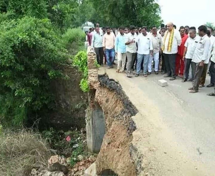 కుంగిపోయిన వంతెనను పరిశీలించిన ఎమ్మెల్యే - Udayam
