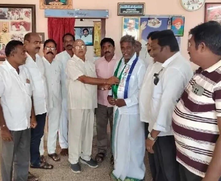వైసీపీలో చేరికలు - Udayam
