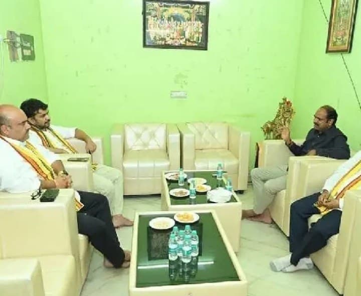 ఆత్మీయ సమావేశంలో బేబినాయన - Udayam