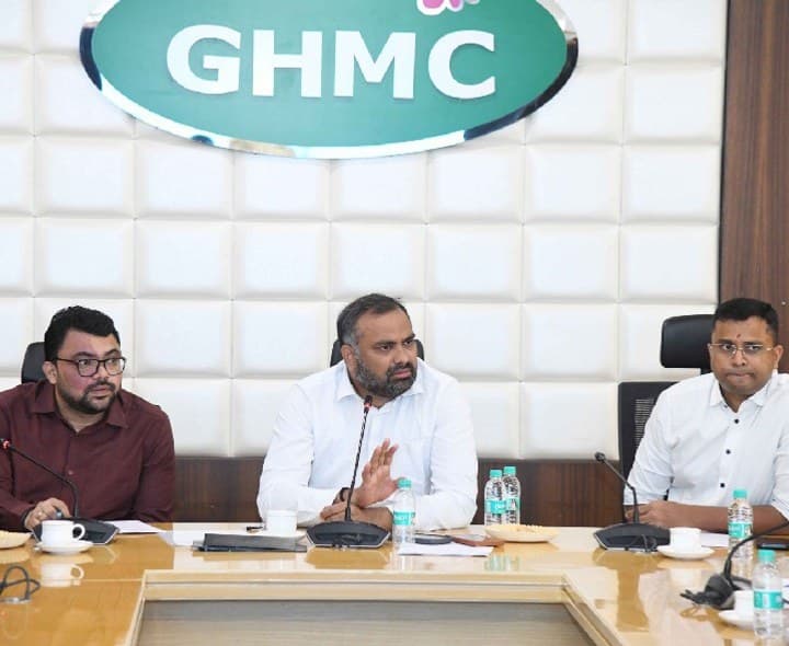 గణేష్ ఉత్సవాలపై GHMC కమిషనర్ సమీక్ష - Udayam