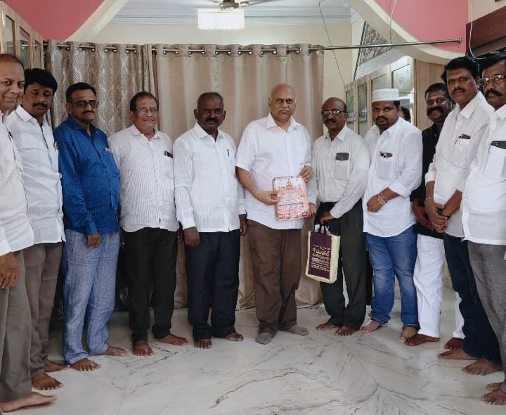 వినాయక చవితి మహోత్సవాలక మాజీ ఎంపీ బుట్టా రేణుక దంపతులకు ఆహ్వానం - Udayam