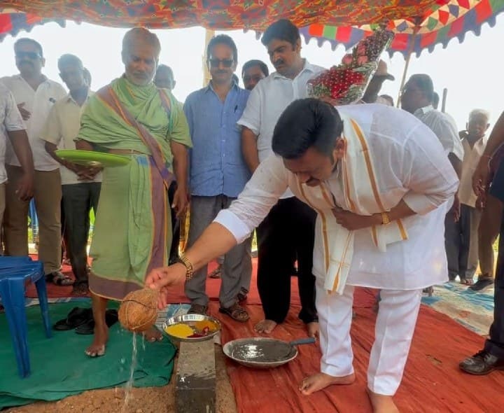 ₹74 లక్షలతో సీసీ రోడ్ల నిర్మాణానికి RRR శంకుస్థాపన - Udayam