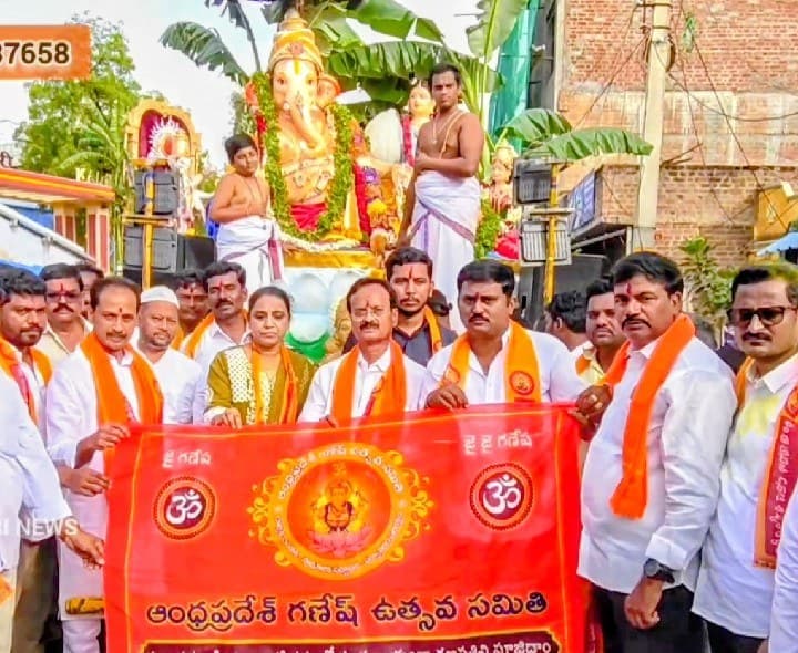 కదిరిలో ఘనంగా వినాయక నిమజ్జన శోభాయాత్ర - Udayam