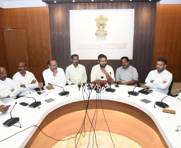 జీవీఎంసీలో నీటి సమస్యపై ఎమ్మెల్యేల సుదీర్ఘ చర్చ - Udayam