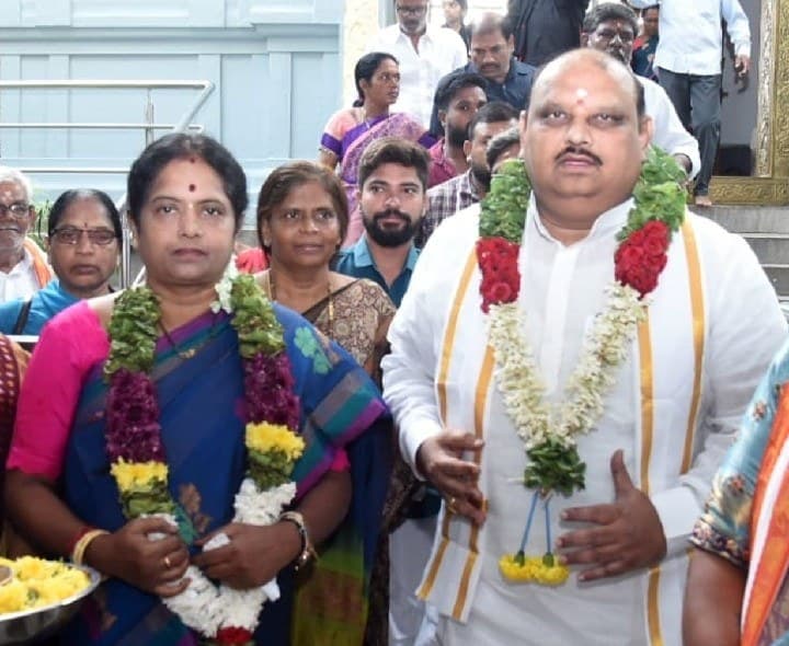 కాణిపాకాన్ని బాలల హక్కుల కమిషన్ చైర్మన్ - Udayam