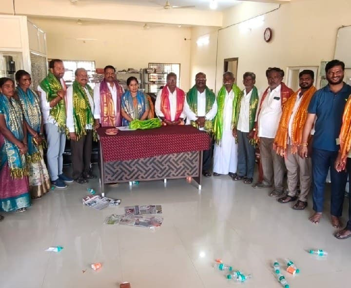 కొందుర్గు చౌదరిగూడ పీఏసీఎస్ చైర్మన్గా అనిత - Udayam