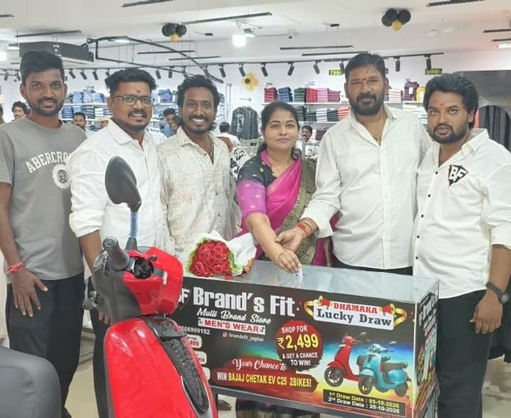 బ్రాండ్స్ ఫిట్ మల్టీ బ్రాండ్ స్టోర్ను సందర్శించిన అడువాల జ్యోతి - Udayam