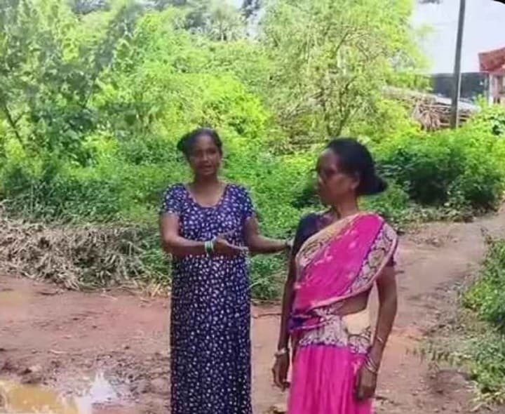 బురద నీటినే తాగుతున్న గిరిజనులు - Udayam