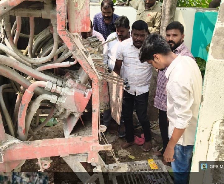 నూతన గ్రామపంచాయతీ భవనం వద్ద బోరు తవ్వకం - Udayam