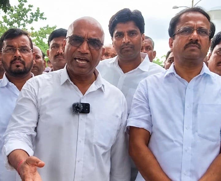 ఎంబీ భూముల పరిరక్షణకు బీఆర్ఎస్ పోరాటం: ప్రవీణ్ కుమార్, లక్ష్మారెడ్డి - Udayam