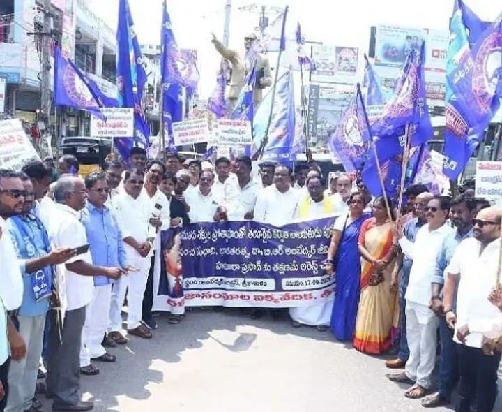 హమారా ప్రసాద్పై దేశద్రోహం కేసు పెట్టాలి - Udayam