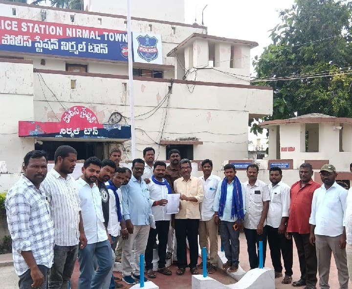 అనుచిత పోస్టులపై పోలీసులకు ఫిర్యాదు - Udayam