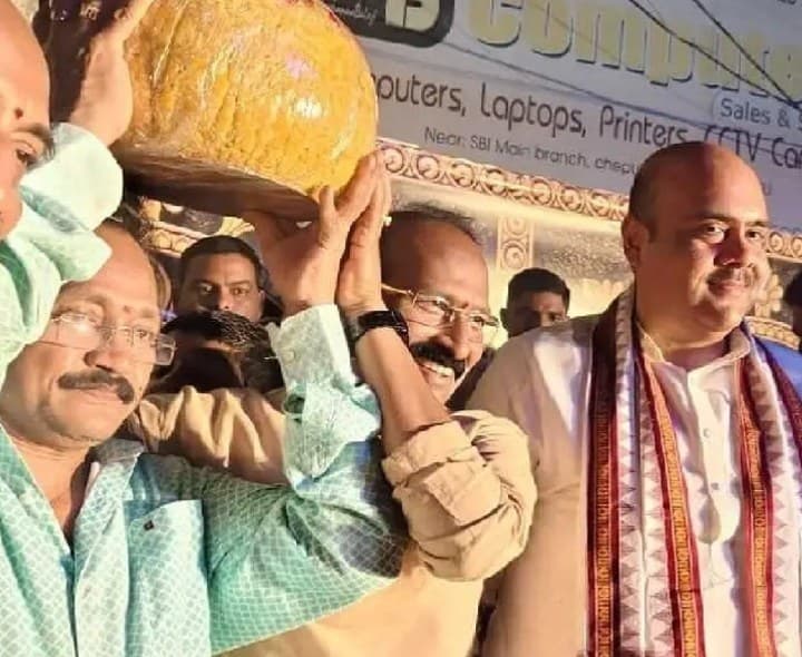 వినాయకుని లడ్డూ వేలం రూ.77,777 - Udayam
