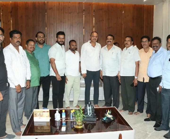 'సమస్యలను ప్రభుత్వం దృష్టికి తీసుకెళ్తా' - Udayam