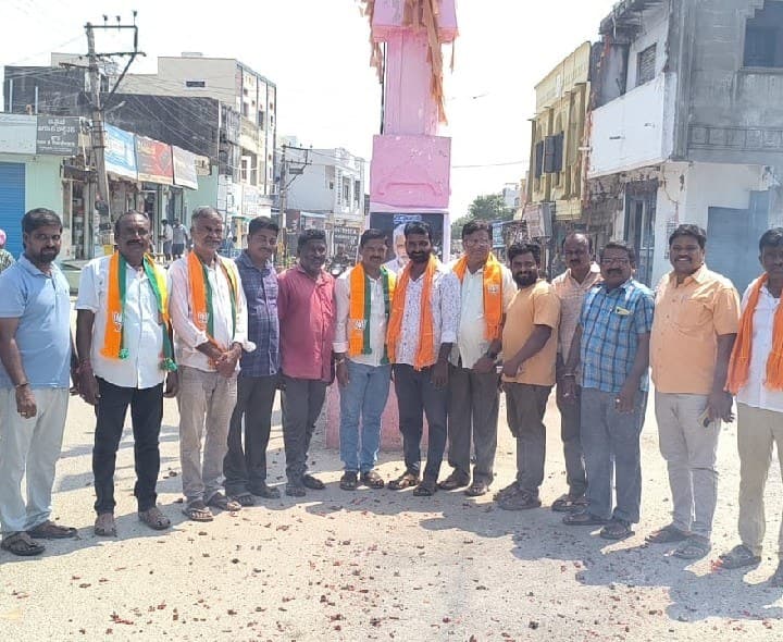 మానేరు నుండి నీటి విడుదల బిజెపి నేతల సంబరాలు - Udayam