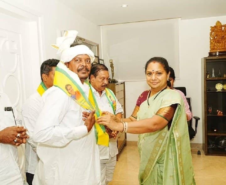 నాగోబా ఆలయ ప్రధాన పూజారి ఆనందరావు టీఆర్ఎస్లో చేరిక - Udayam
