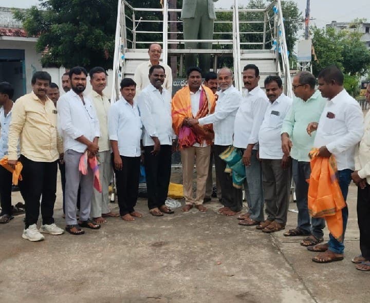 ఎస్సీ, ఎస్టీ విజిలెన్స్ కమిటీ సభ్యుడికి ఘన సన్మానం