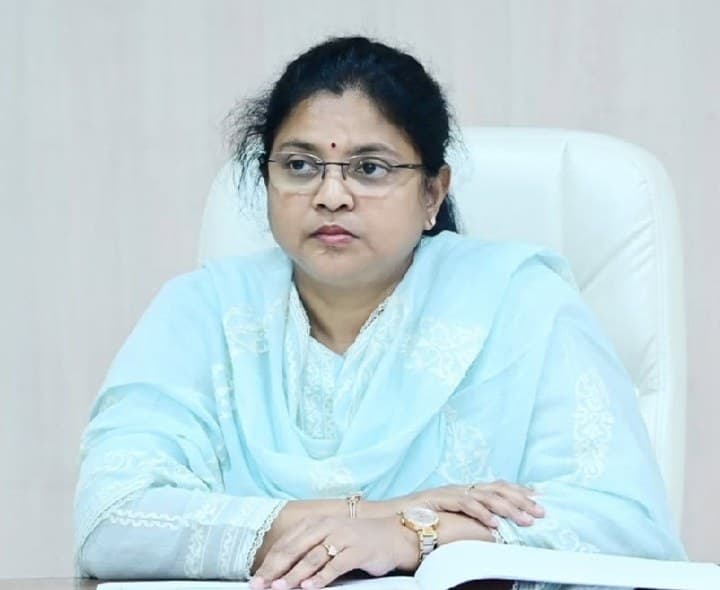 విద్యార్థుల ఆధార్ అప్డేట్పై కలెక్టర్ నాగరాణి కీలక ఆదేశాలు - Udayam