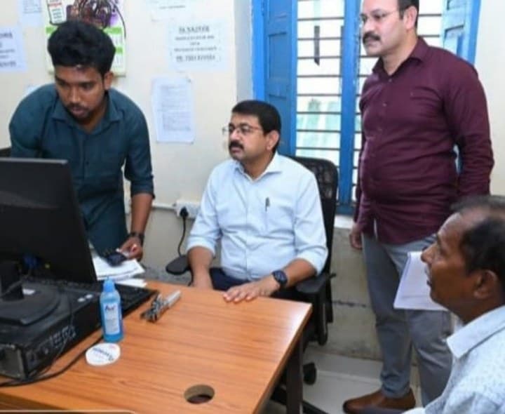 ఈ నెల 21 నాటికి ఫించన్ల పరిశీలన పూర్తి కావాలి - Udayam
